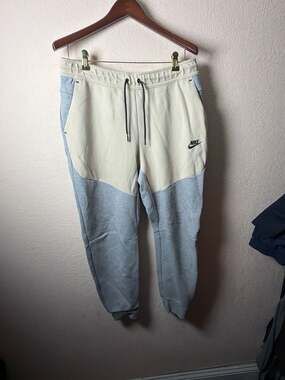 Nike Sportswear Tech Fleece Joggers Rattan / Dark Heather Grey